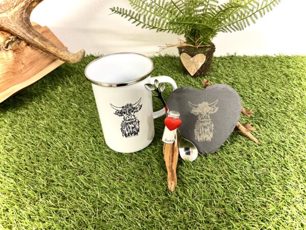 Set Emaille Becher „Madl“ – Bild 2