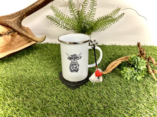 Set Emaille Becher „Madl“ – Bild 3